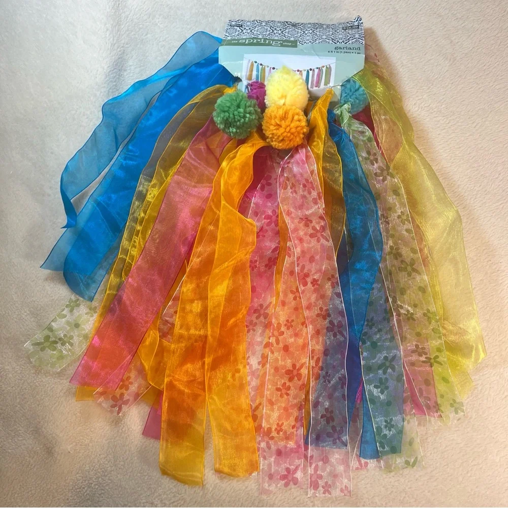 🔆 Bundle items 6 for $30 The Spring Shop Garland